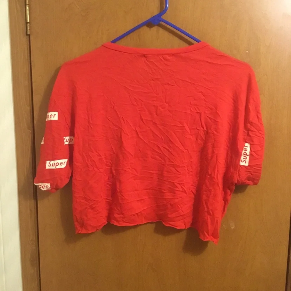 Red Cropped Graphic Tee with All-Over 'Super' Print L